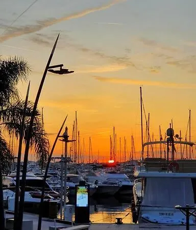 Joli Port Azur Climatise A Golfe -juan En Front De Apartament *