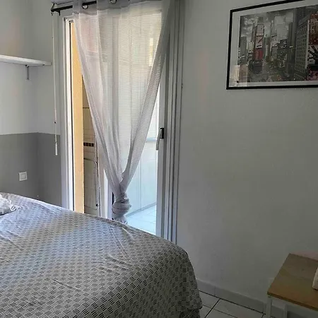Joli Port Azur Climatise A Golfe -juan En Front De Apartamento