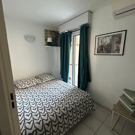 Joli Port Azur Climatise A Golfe -juan En Front De Vallauris