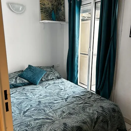 Joli Port Azur Climatisé à Golfe -juan En Front De Vallauris
